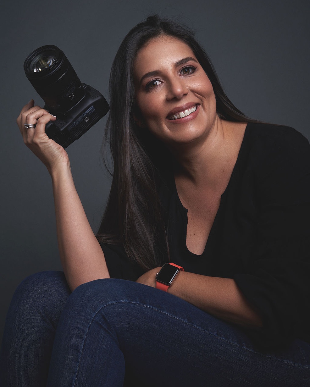 Carla Morales con su cámara